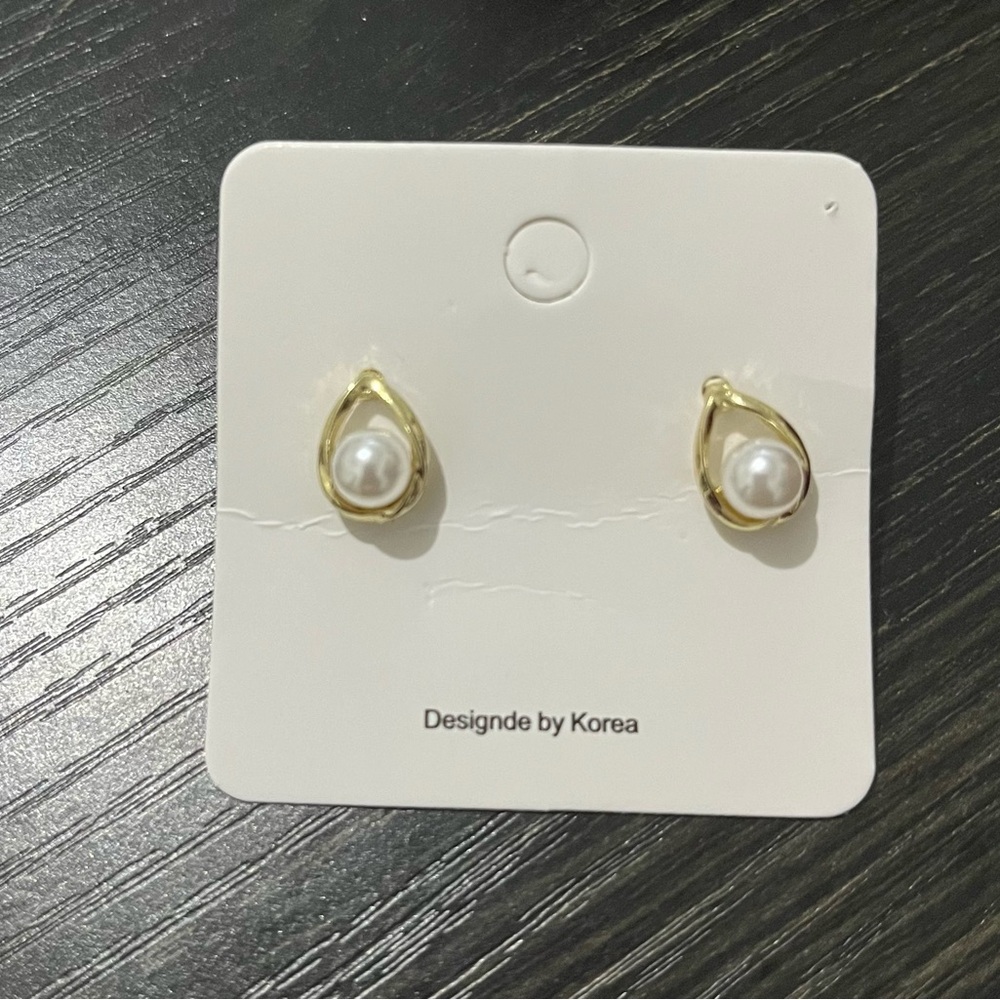 Faux Pearl Earring Stud